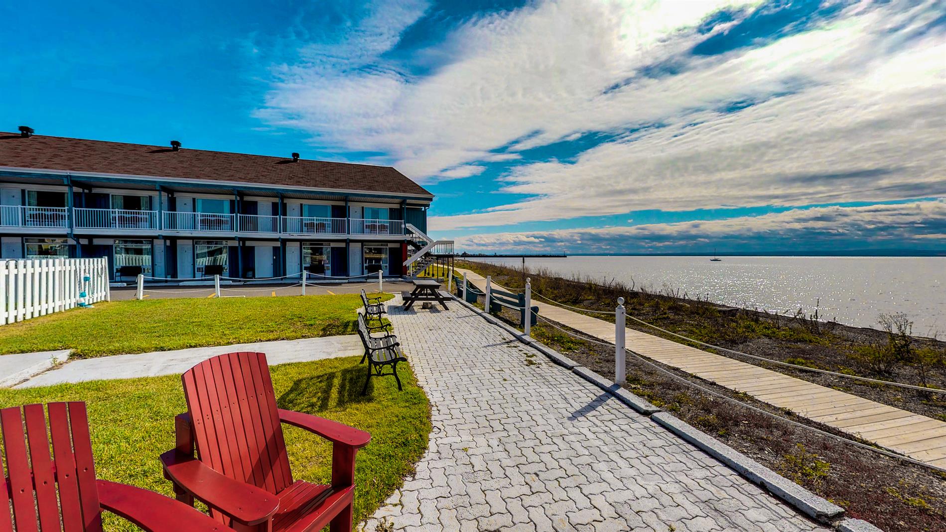 Hostellerie Baie Bleue CarletonsurMer Gaspésie Hotel Hébergement Motel